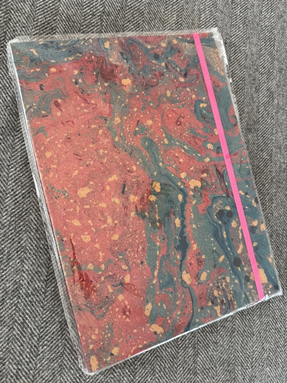 NWT, ROOST, MARBLEIZED COVERED NOTEBOOK WITH PINK ELASTIC CLOSURE, LINED INSIDE